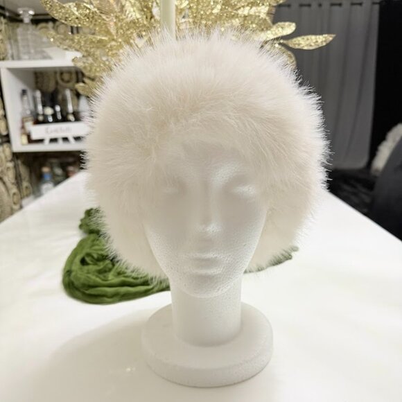 Women’s Elegant Ivory Faux Fur Winter Hat - Picture 5 of 6